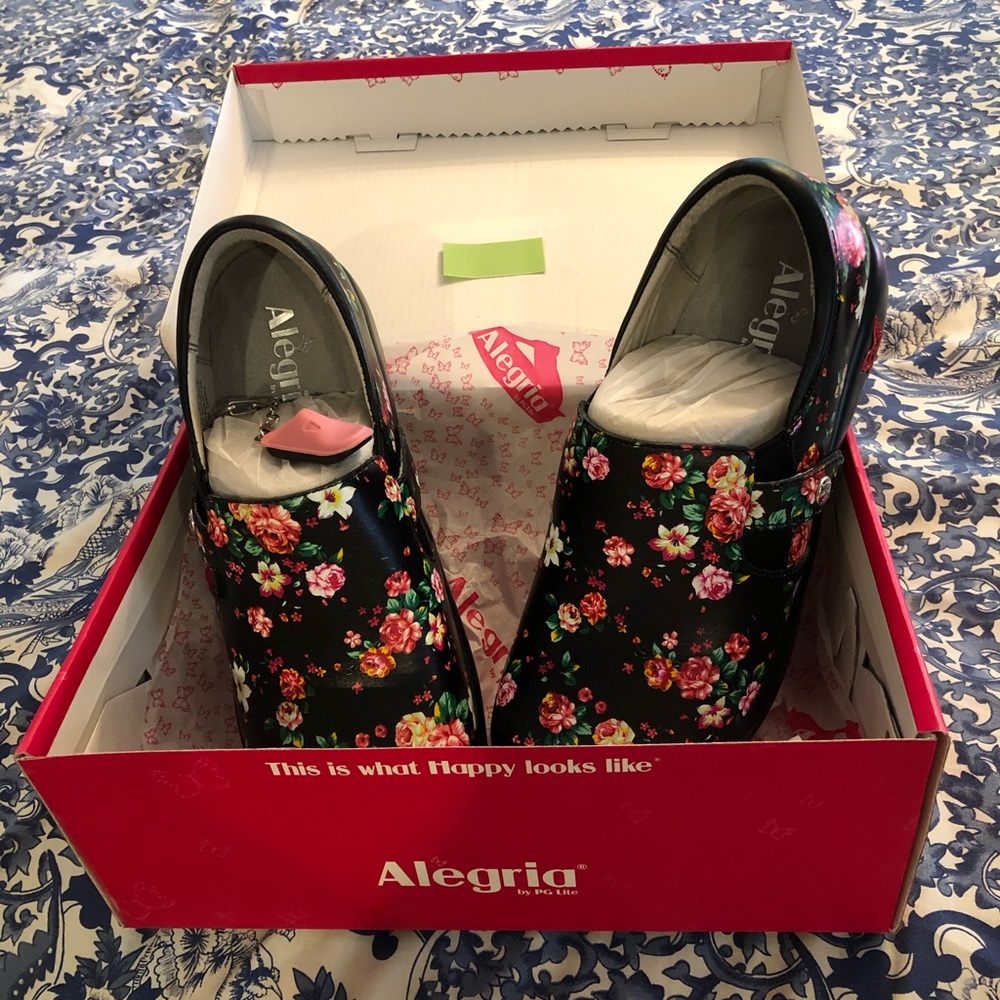 Algeria shoes, never worn.